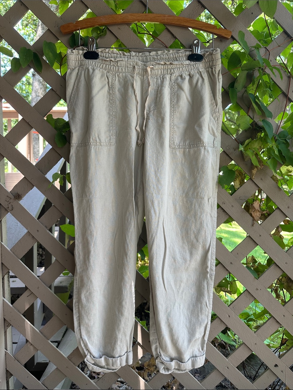 Old Navy Women's Cropped Drawstring Pants in Light Beige